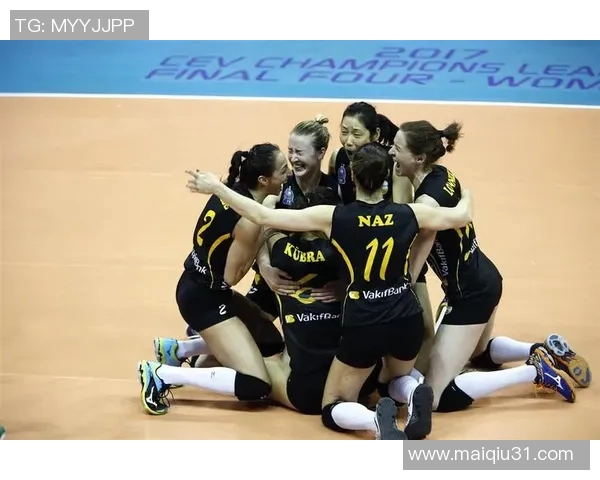 排球焦点南京排球队的战术配合与欧冠足球的精彩对比分析 排球焦点南京排球队的战术配合与欧冠足球的精彩对比分析