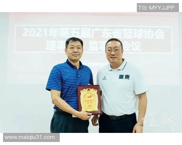 李强畅谈篮球生涯中的挑战与成就分享成长故事